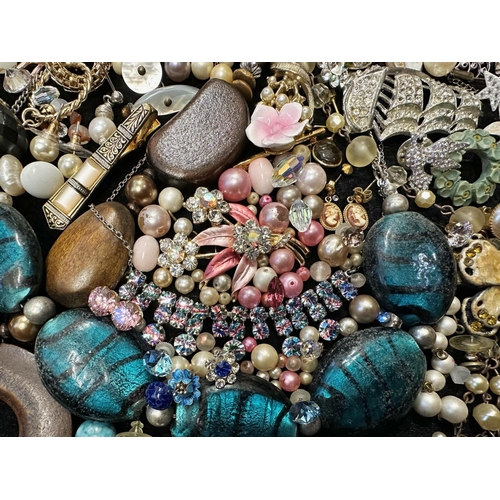 374 - Collection of Costume Jewellery, comprising beads, pearls,  necklaces, brooches, bracelets, beads, e... 