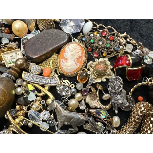 374 - Collection of Costume Jewellery, comprising beads, pearls,  necklaces, brooches, bracelets, beads, e... 