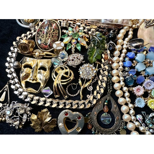 375 - Collection of Costume Jewellery, comprising beads, pearls,  necklaces, brooches, bracelets, beads, e... 