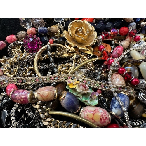 376 - Collection of Quality Vintage Costume Jewellery, comprising bangles, bracelets, chains, collars, bro... 