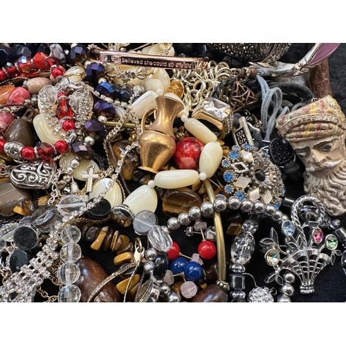 376 - Collection of Quality Vintage Costume Jewellery, comprising bangles, bracelets, chains, collars, bro... 