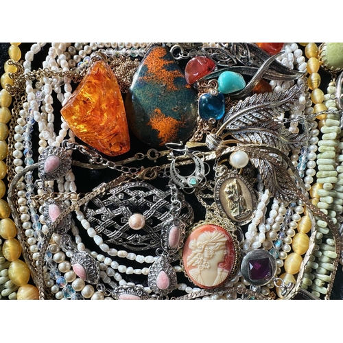 378 - Collection of Quality Vintage Costume Jewellery, comprising bangles, bracelets, chains, collars, bro... 