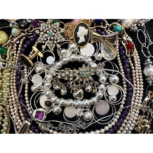 378 - Collection of Quality Vintage Costume Jewellery, comprising bangles, bracelets, chains, collars, bro... 