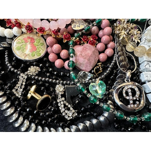 379 - Collection of Quality Vintage Costume Jewellery, comprising bangles, bracelets, chains, collars, bro... 