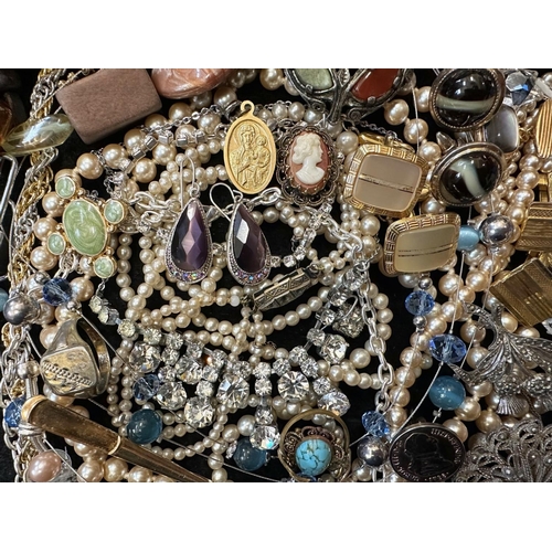 382 - Collection of Costume Jewellery, comprising beads, pearls, crystal necklaces, brooches, bracelets, b... 