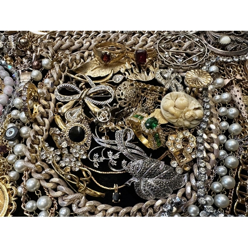 386 - Collection of Costume Jewellery, comprising beads, pearls,  necklaces, brooches, bracelets, beads, e... 