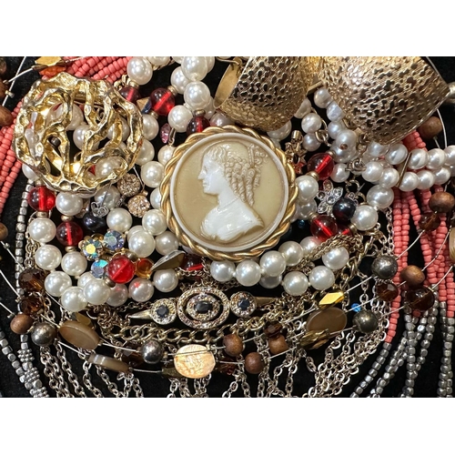 387 - Collection of Costume Jewellery, comprising beads, pearls,  necklaces, brooches, bracelets, beads, e... 