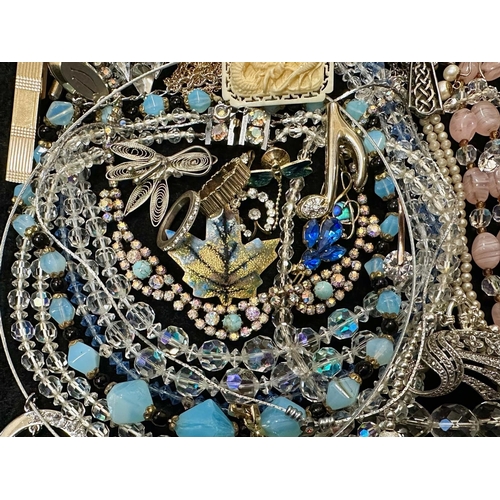 388 - Collection of Costume Jewellery, comprising beads, pearls,  necklaces, brooches, bracelets, beads, e... 