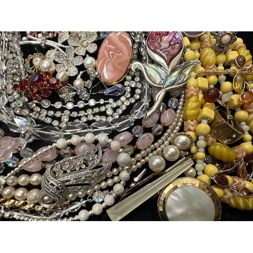 388 - Collection of Costume Jewellery, comprising beads, pearls,  necklaces, brooches, bracelets, beads, e... 