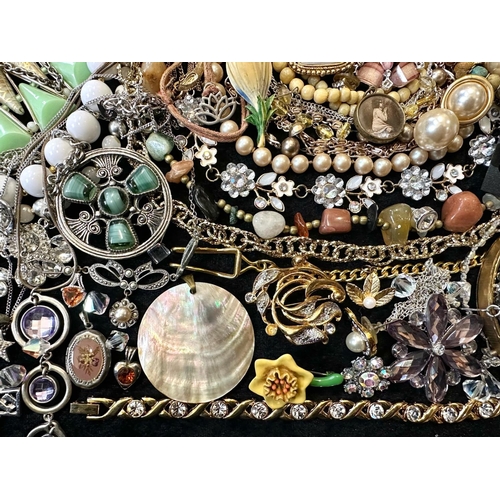 400 - Collection of Quality Vintage Costume Jewellery, comprising bangles, bracelets, chains, collars, bro... 