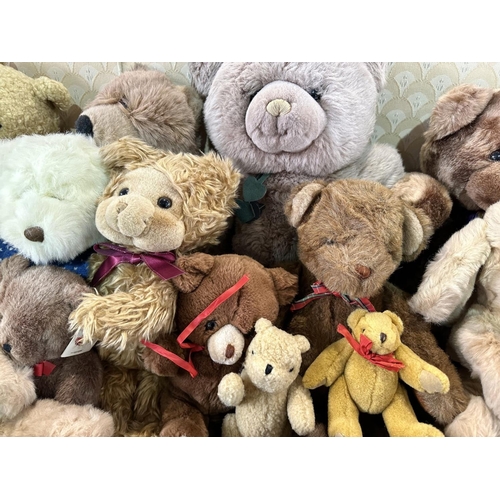 1462 - Box of Teddy Bears, including Gund, assorted Russ, all shapes and sizes and colours.  Lovely collect... 