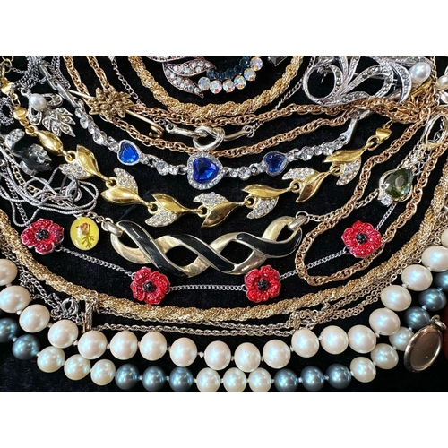 345 - A Collection of Vintage Costume Jewellery to include necklaces, pearls, brooches, gold tone necklace... 