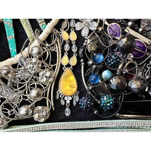 408 - A Collection of Vintage Costume Jewellery to include necklaces, pearls, brooches, gold tone necklace... 