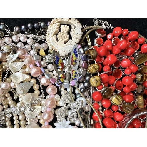 417 - Collection of Quality Costume Jewellery, comprising beads, pearls, crystal set necklaces, shell neck... 