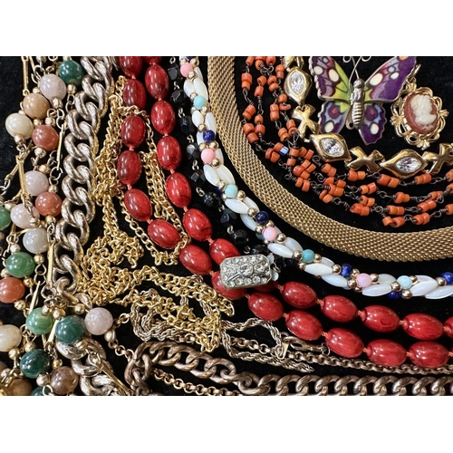 434 - Box of Quality Costume Jewellery, mostly vintage, comprising  bracelets, beads, pearls, bangles, ear... 