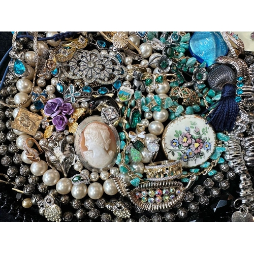 473 - Collection of Vintage Costume Jewellery, comprising beads, earrings,  necklaces, brooches, bracelets... 