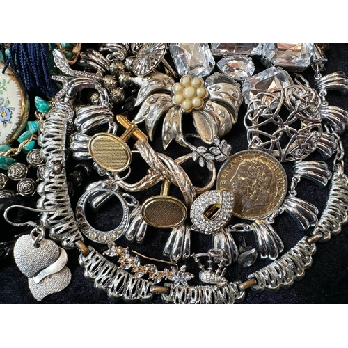 473 - Collection of Vintage Costume Jewellery, comprising beads, earrings,  necklaces, brooches, bracelets... 