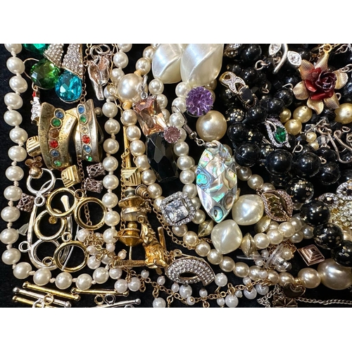 474 - Collection of Costume Jewellery, comprising beads, pearls, crystal necklaces, brooches, bracelets, b... 