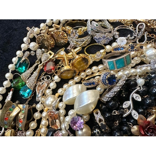 474 - Collection of Costume Jewellery, comprising beads, pearls, crystal necklaces, brooches, bracelets, b... 