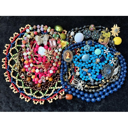 476 - Collection of Costume Jewellery, comprising beads, earrings,  necklaces, brooches, bracelets, beads,... 