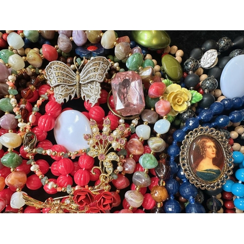 476 - Collection of Costume Jewellery, comprising beads, earrings,  necklaces, brooches, bracelets, beads,... 