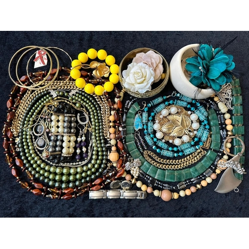 479 - Collection of Costume Jewellery, comprising beads, bangles, crystal necklaces, brooches, bracelets, ... 