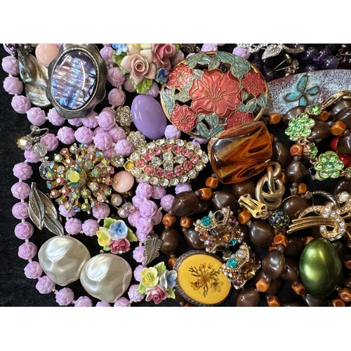 480 - Collection of Costume Jewellery, comprising beads, earrings,  necklaces, brooches, bracelets, beads,... 