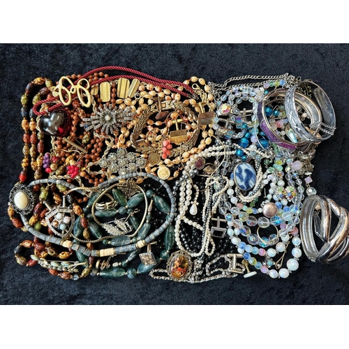 483 - Collection of Vintage Costume Jewellery, comprising beads, earrings,  necklaces, brooches, bracelets... 