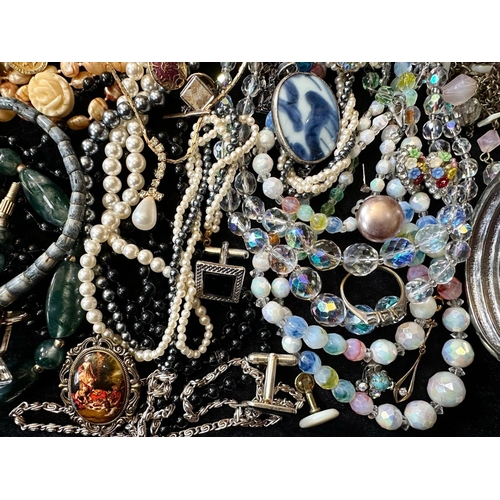 483 - Collection of Vintage Costume Jewellery, comprising beads, earrings,  necklaces, brooches, bracelets... 