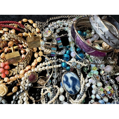 483 - Collection of Vintage Costume Jewellery, comprising beads, earrings,  necklaces, brooches, bracelets... 