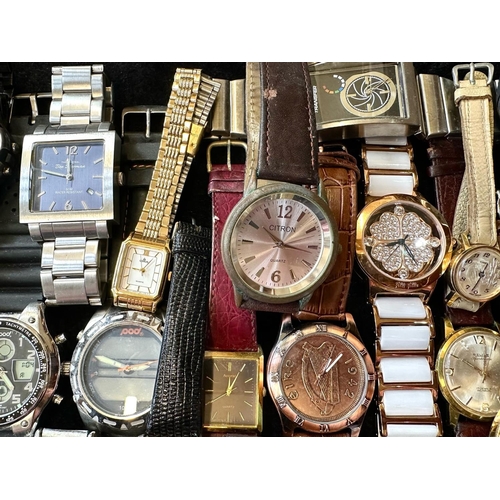 488 - Large Collection of Ladies & Gentleman's Wristwatches, bracelet and  leather straps, makes include T... 