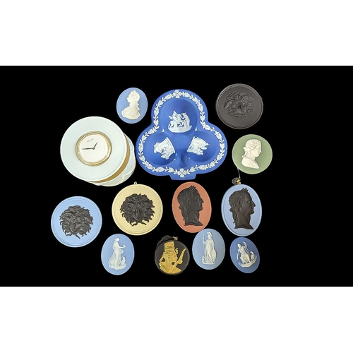 641 - Collection of Wedgwood Cameos, assorted colours and styles, 11 in total, together with a clock trink... 