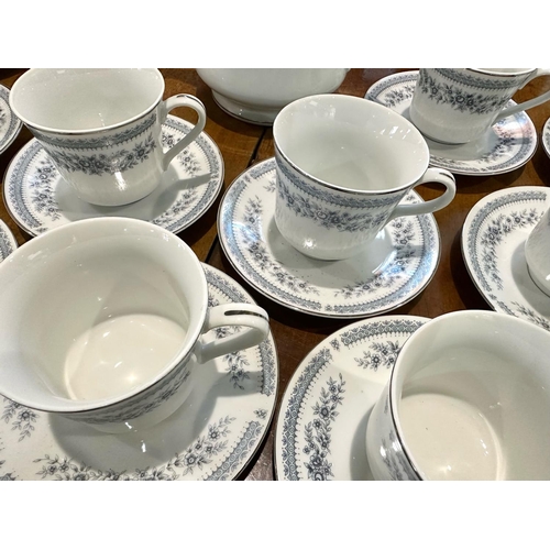 644 - Hadleigh Tea Set, comprising teapot, lidded sugar bowl, sixteen cups and sixteen saucers.