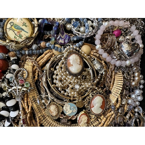 407 - A Collection of Vintage Costume Jewellery to include necklaces, pearls, brooches, gold tone necklace... 