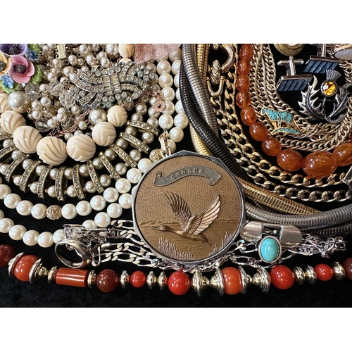 374 - A Collection of Vintage Costume Jewellery to include necklaces, pearls, brooches, gold tone necklace... 