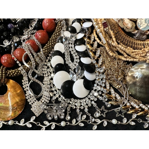 407 - A Collection of Vintage Costume Jewellery to include necklaces, pearls, brooches, gold tone necklace... 