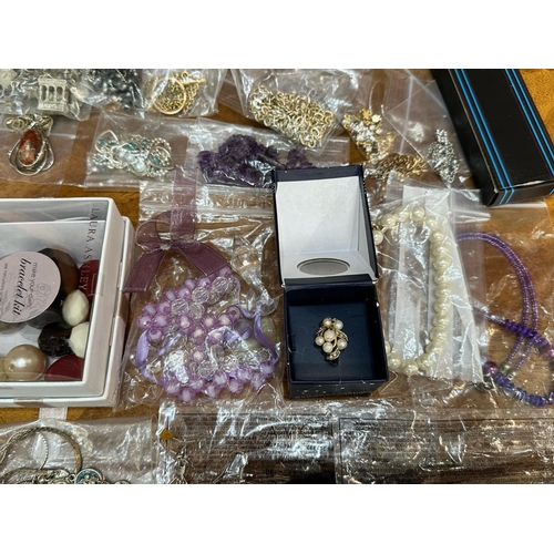 465 - Box of Quality Costume Jewellery, comprising chains, beads, brooches, pendants, bracelets, bangles, ... 