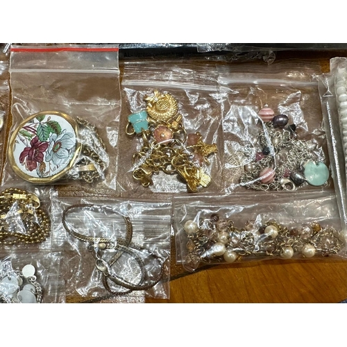 465 - Box of Quality Costume Jewellery, comprising chains, beads, brooches, pendants, bracelets, bangles, ... 