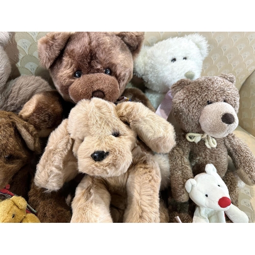 1488 - Box of Teddy Bears, including Gund, assorted Russ, all shapes and sizes and colours.  Lovely collect... 