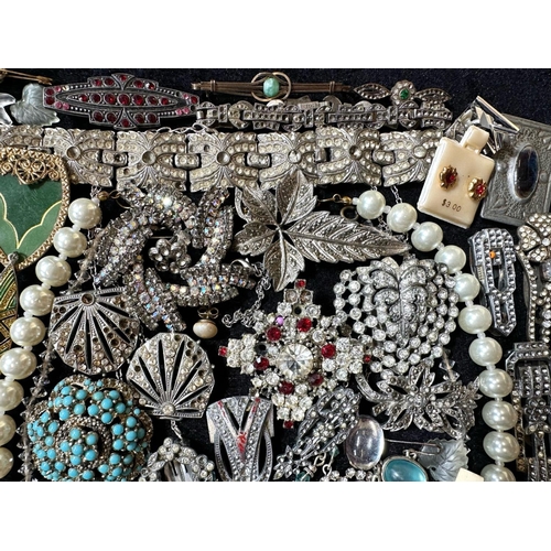 382 - Collection of Quality Costume Jewellery, including pearls, necklaces, chains, bracelets, pendants, b... 