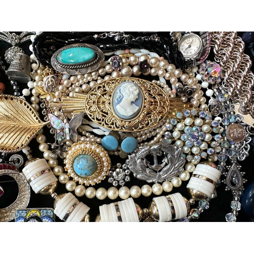 386 - A Collection of Vintage Costume Jewellery to include beads, rings, necklaces, rings, bracelets etc