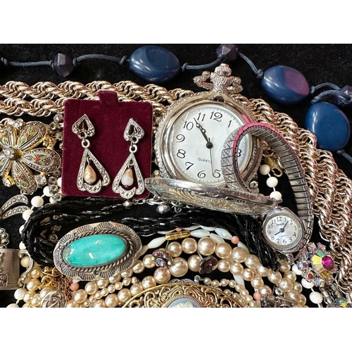 386 - A Collection of Vintage Costume Jewellery to include beads, rings, necklaces, rings, bracelets etc