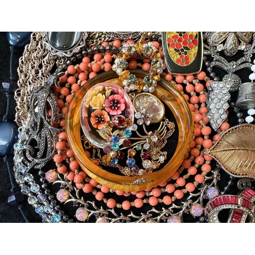 386 - A Collection of Vintage Costume Jewellery to include beads, rings, necklaces, rings, bracelets etc