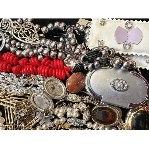 387 - A Collection of Vintage Costume Jewellery to include beads, rings, necklaces, rings, bracelets etc