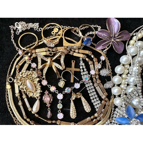 388 - A Collection of Vintage Costume Jewellery to include beads, rings, necklaces, rings, bracelets etc