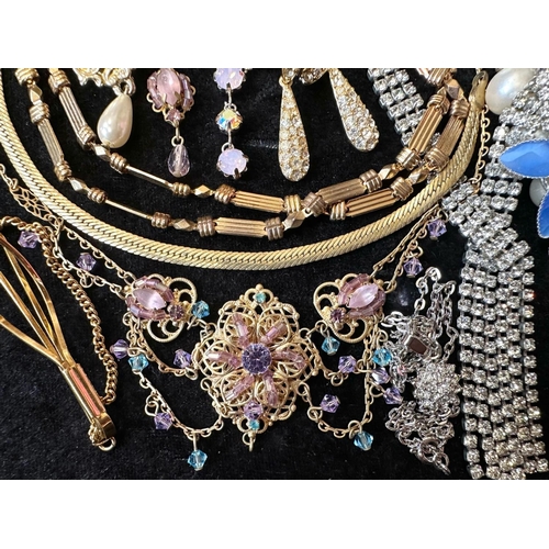 388 - A Collection of Vintage Costume Jewellery to include beads, rings, necklaces, rings, bracelets etc