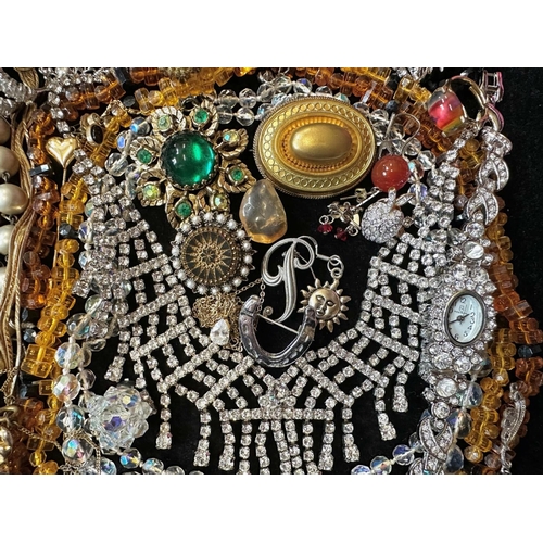 389 - A Collection of Vintage Costume Jewellery to include beads, rings, necklaces, rings, bracelets etc