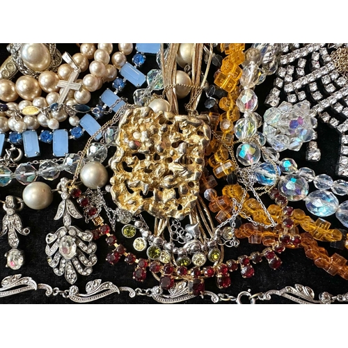 389 - A Collection of Vintage Costume Jewellery to include beads, rings, necklaces, rings, bracelets etc