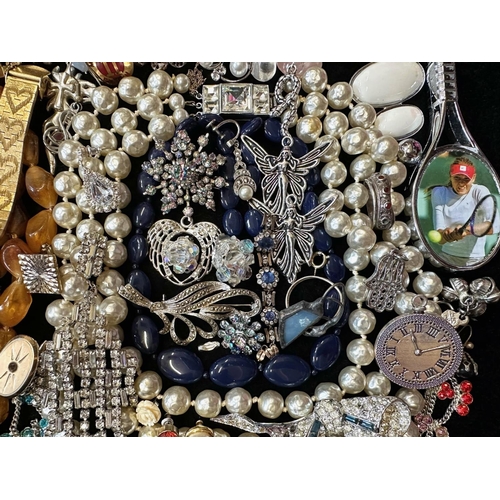 390 - A Collection of Vintage Costume Jewellery to include beads, rings, necklaces, rings, bracelets etc