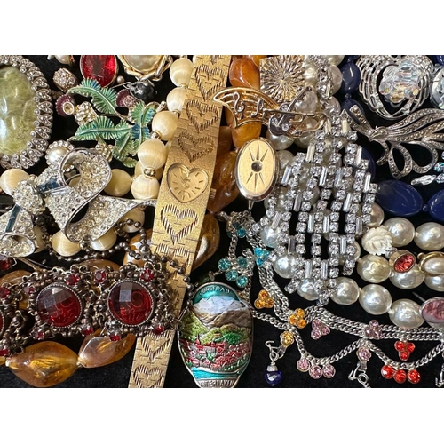 390 - A Collection of Vintage Costume Jewellery to include beads, rings, necklaces, rings, bracelets etc